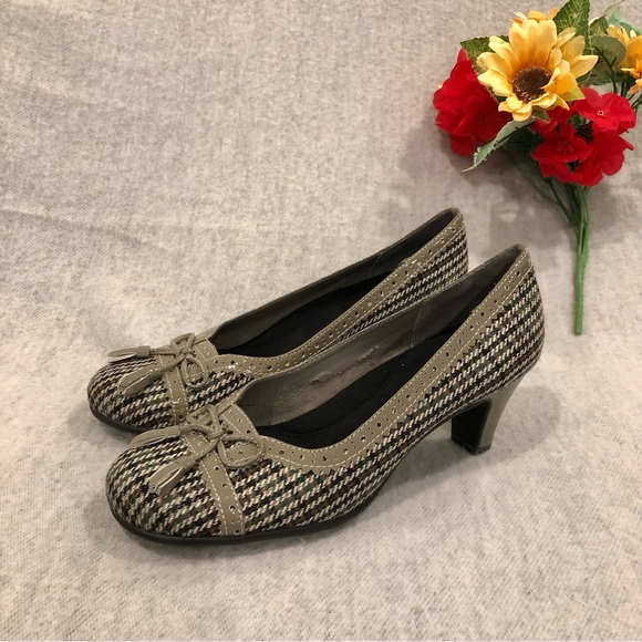 NWOT - Plaid Houndstooth Tweed Heeled Pumps with Gray Patent Trim & Tassel - Picture 3 of 16